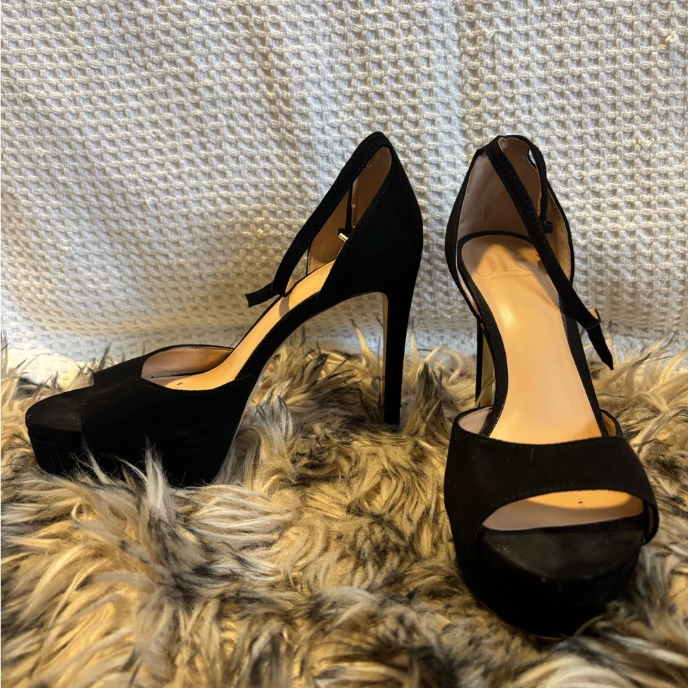Jennifer Lopez Black Platform Heels